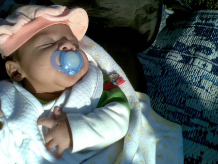 yazdan kalma oğlum piknikte güneşlenirken gelsin D vitaminlerrr :)